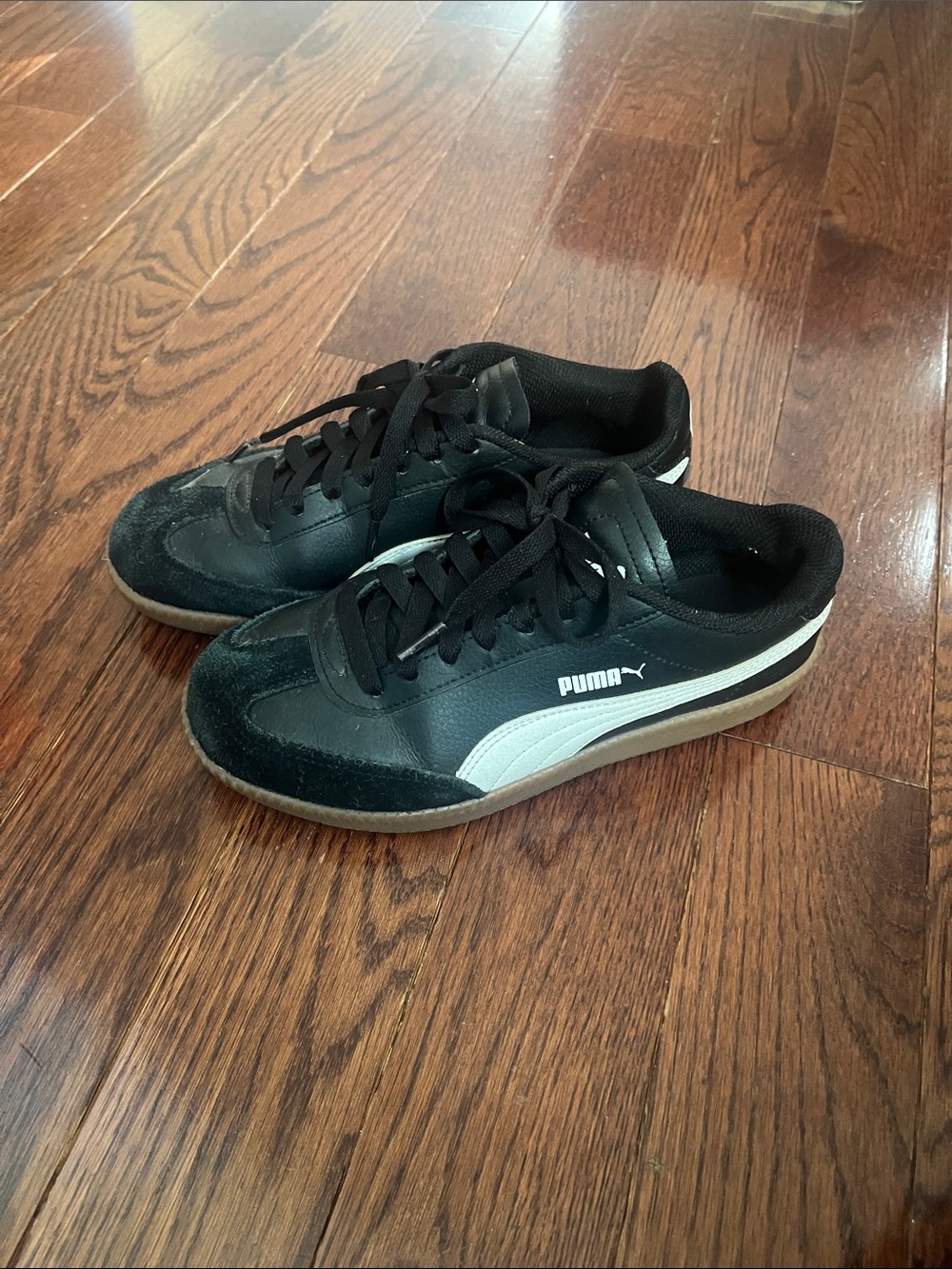 Black puma sneakers